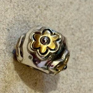 🆕Listing! 🆕 Brighton Daisy bead w Gold raised flowers on silver Retired NWOT
